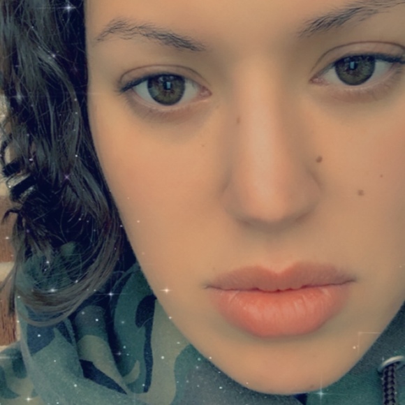 Meet your Posher, Laura - Picture 1 of 1